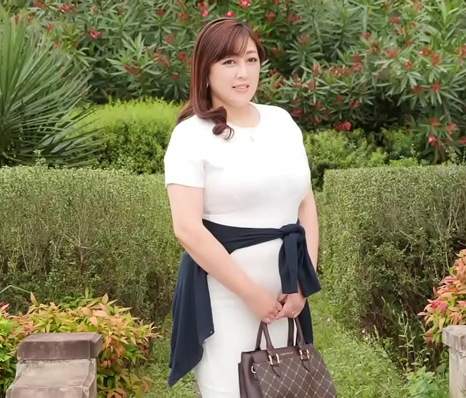 Luscious Grandma Reiko Iwai's Steamy Document!