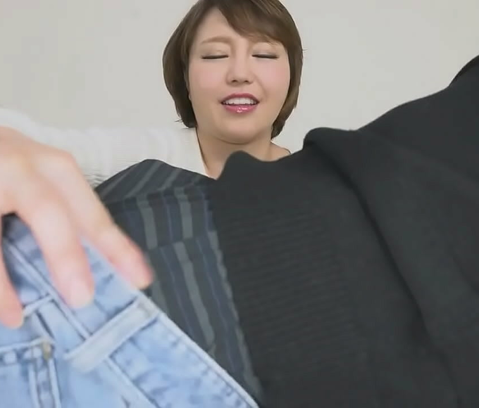 Mother's Luscious Seduction: Mio Futaba's Exposed Pussy And Son's Classmate